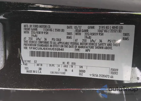 2017 Ford Escape Titanium z USA, uszkodzony, nr VIN 1FMCU9J9XHUE02840